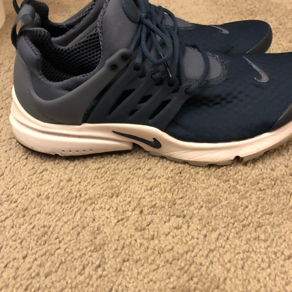 Like new Women’s Nike running shoes